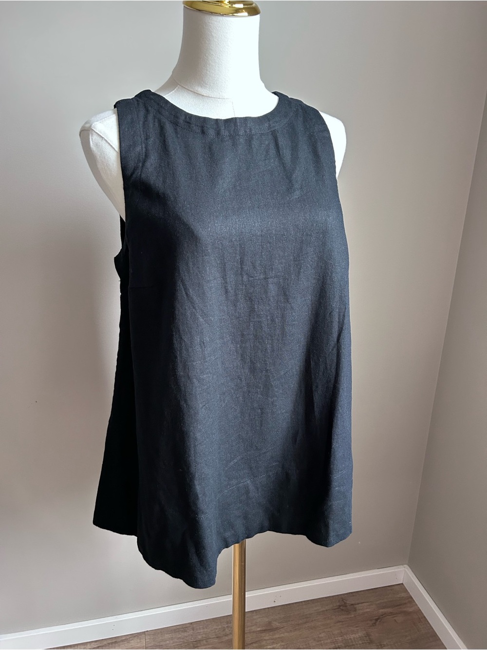 Linen blend Banana Republic Black Sleeveless Swing Tank neutral effortless